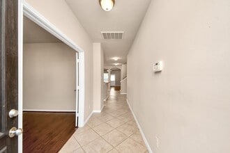 Building Photo - 3115 Lake Dr