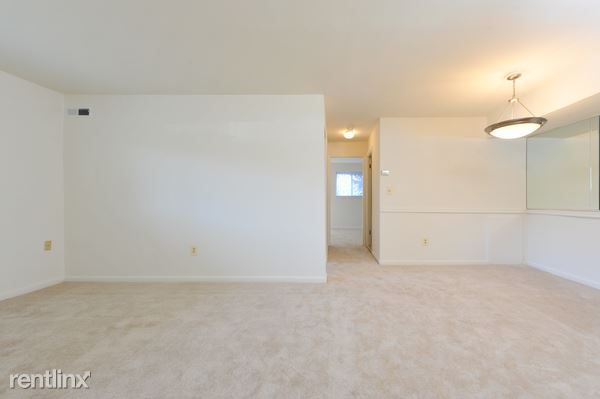 Building Photo - 10 Montrose Manor Ct