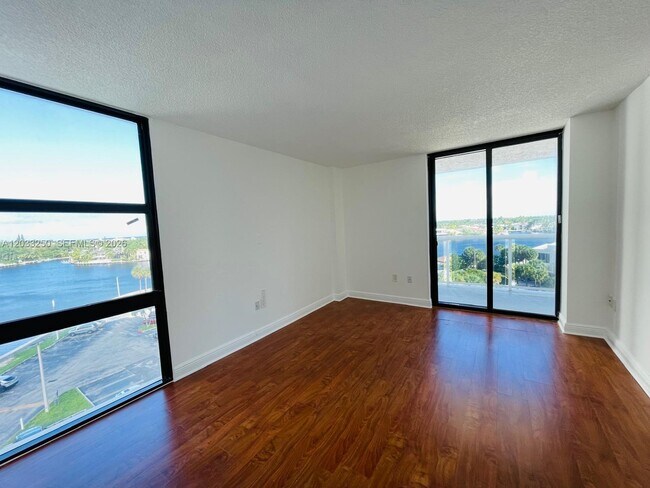 Building Photo - 20505 E Country Club Dr