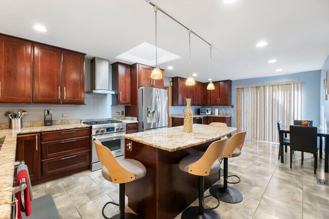 Foto del edificio - 4920 Lake Ct