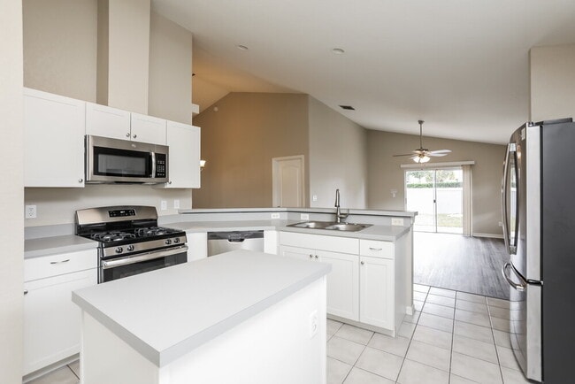 Building Photo - 747 Citrus Dr