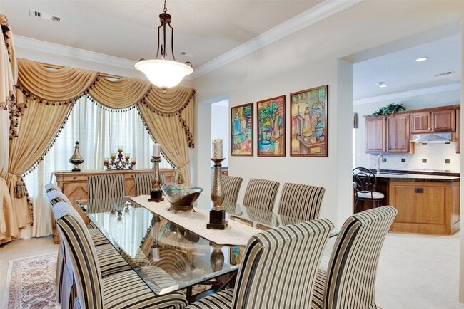 Foto del edificio - 2011 Flower Garden Ln