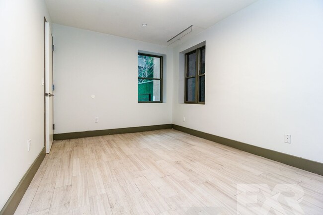 Building Photo - 1353 Myrtle Ave