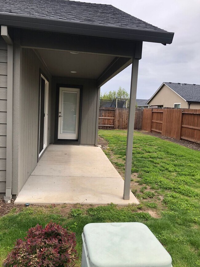 Foto del edificio - 3 Bedroom 2 Bath Home