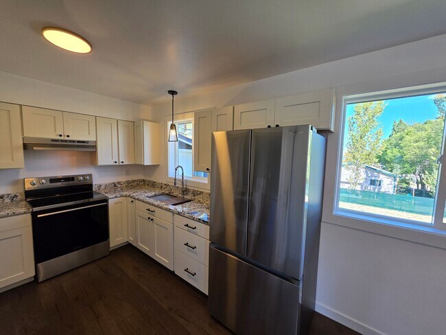 Foto del edificio - Perfectly remodeled 3BDR/1BA Single-level ...