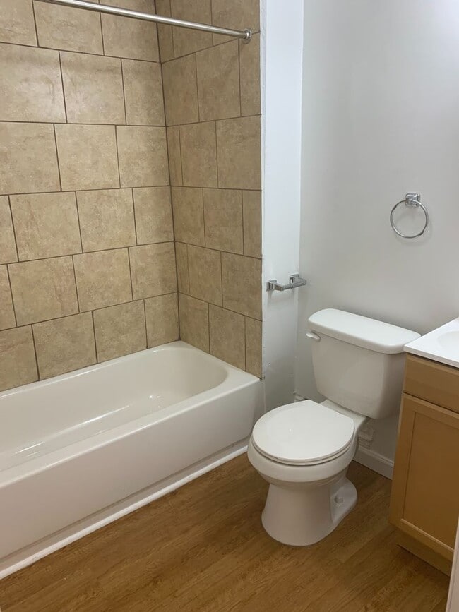 Foto del edificio - One bedroom Apartment! Video in Photos!