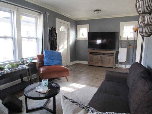 Foto del edificio - 5004 Euclid Ave