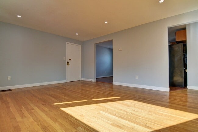 Building Photo - 30 Trull St