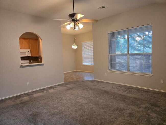 Building Photo - Great 2 Bed 2 Bath Condo!