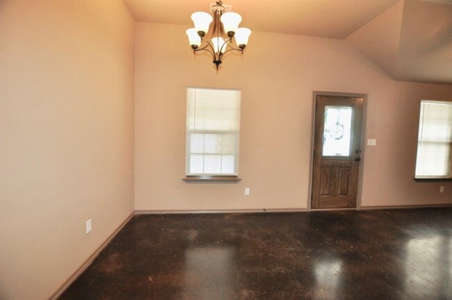 Building Photo - 663 W Tarleton St