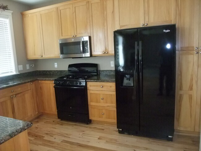 Building Photo - Spacious 5 bedroom 3 bath home near a park in SE Albany