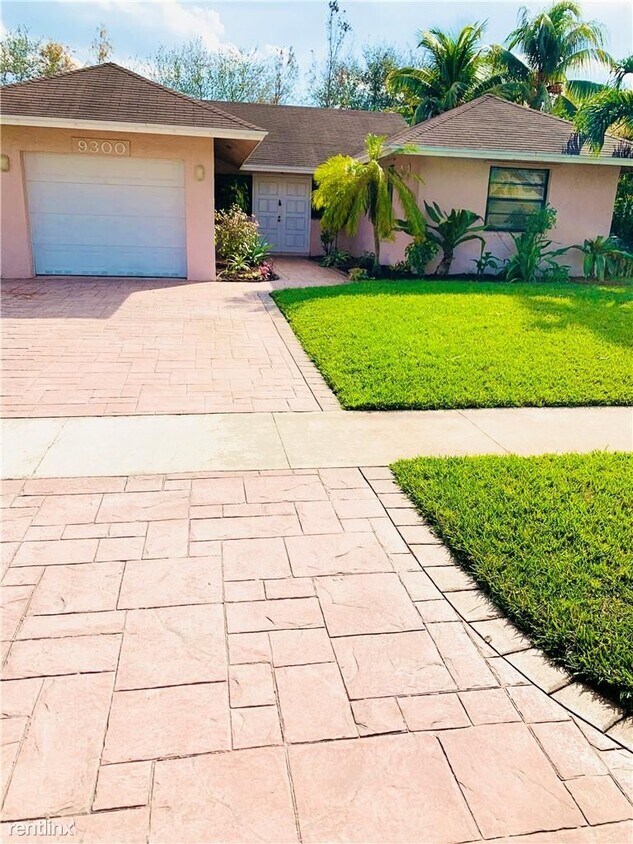 Primary Photo - 3 br, 2 bath House - 9300 Crescent Dr