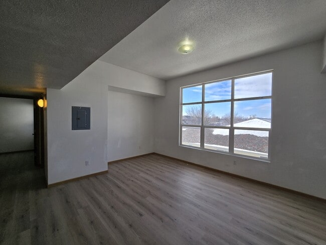 Building Photo - 64 Miller Ave SW