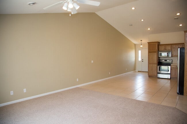 Building Photo - 2270 Fawn View Dr