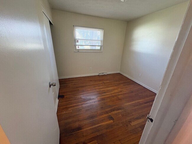 Foto del edificio - 939 S Waverly St