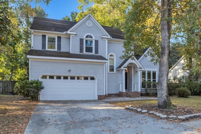 Building Photo - 207 Essex Dr