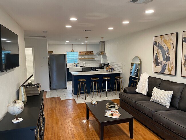 Foto del edificio - 4814 Holloway Dr