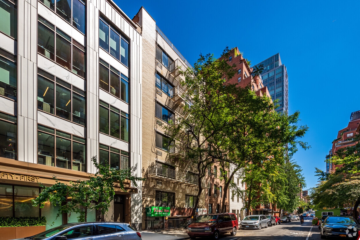 Primary Photo - 235 E 51st St