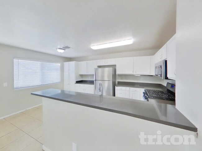 Foto del edificio - 7024 N 77th Dr