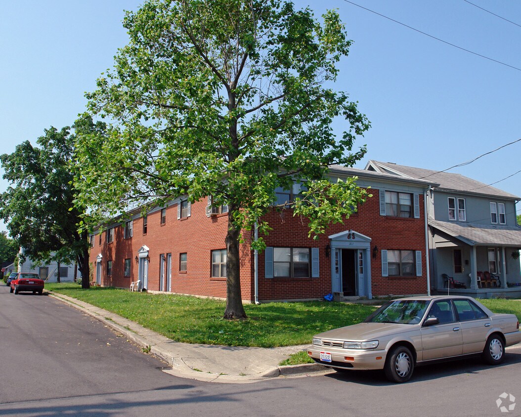 Primary Photo - 202 Clover St