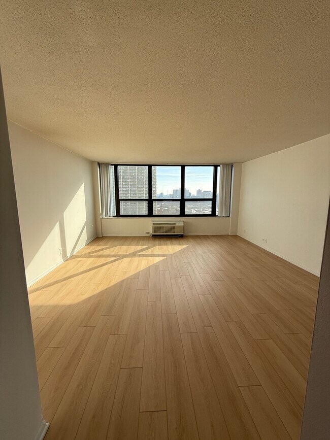 Building Photo - 5100 N Marine Dr