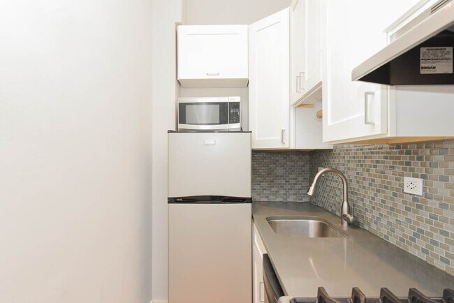 Foto del edificio - 511 W Belmont Ave