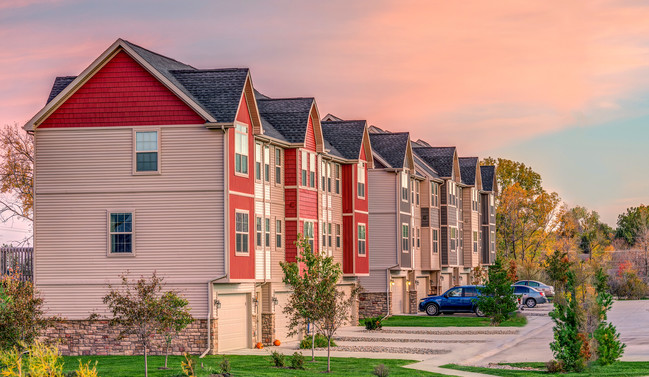 Foto del edificio - Village at Maple Bend Townhomes