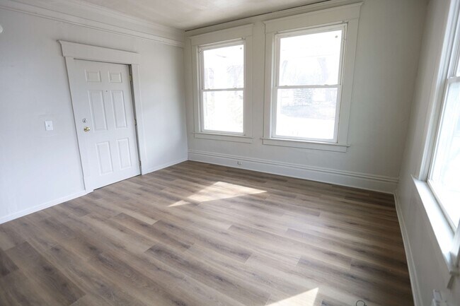 Foto del edificio - 437 Eastern Ave SE