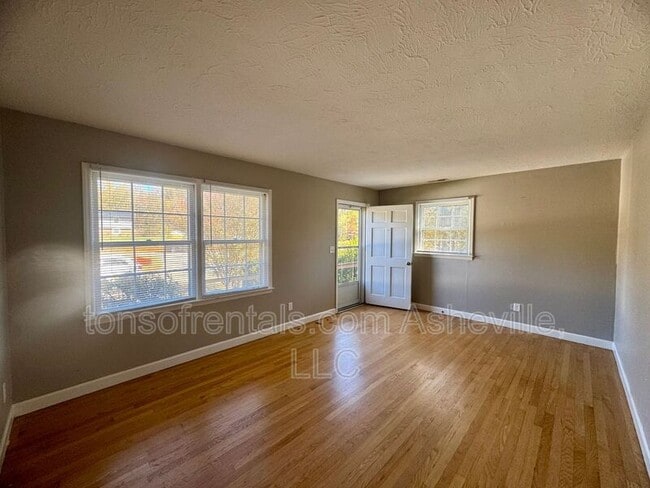 Foto del edificio - 1614 Brevard Rd