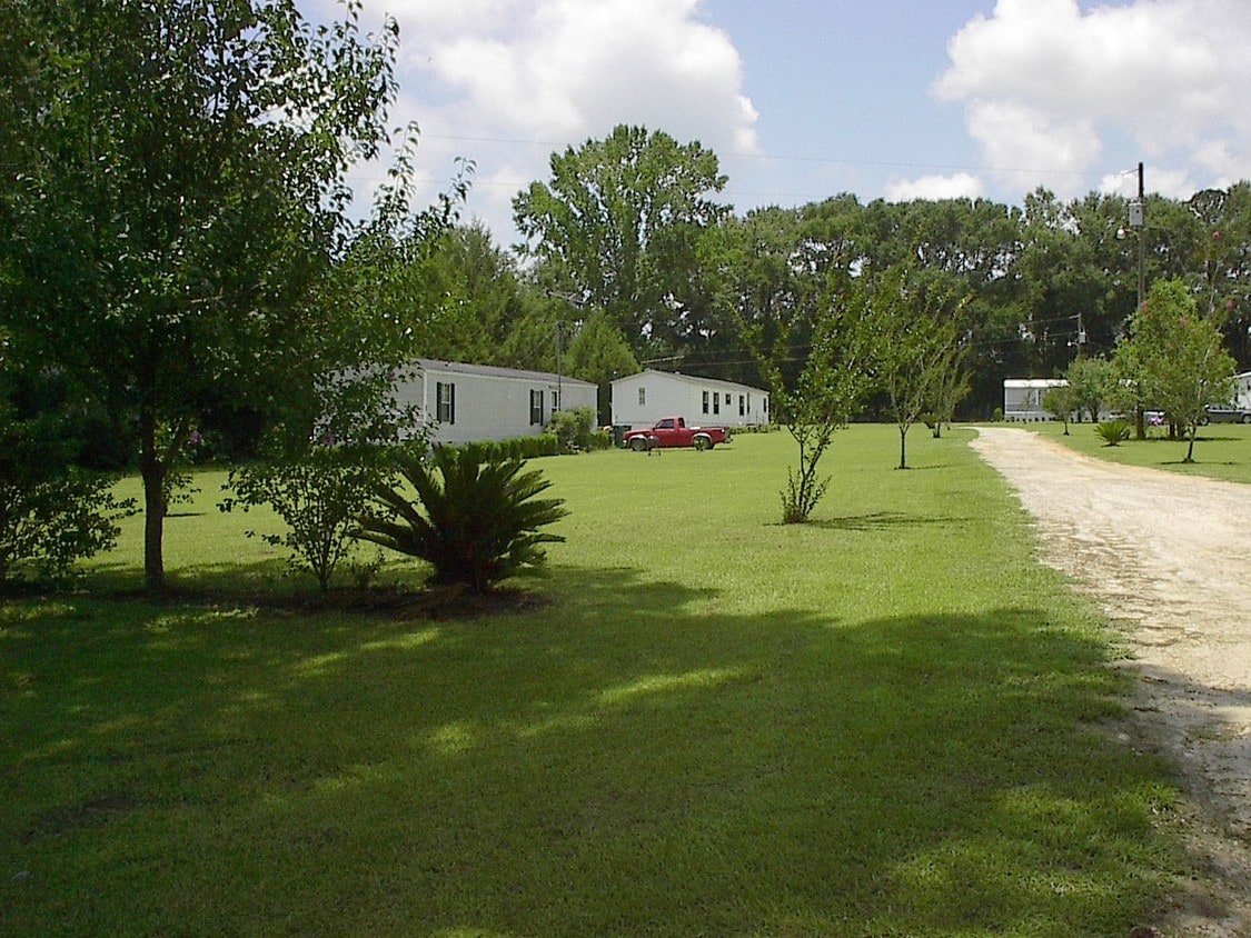 Mobile Home Park Apartments in Blountstown, FL