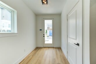 Building Photo - 4041 Buck St
