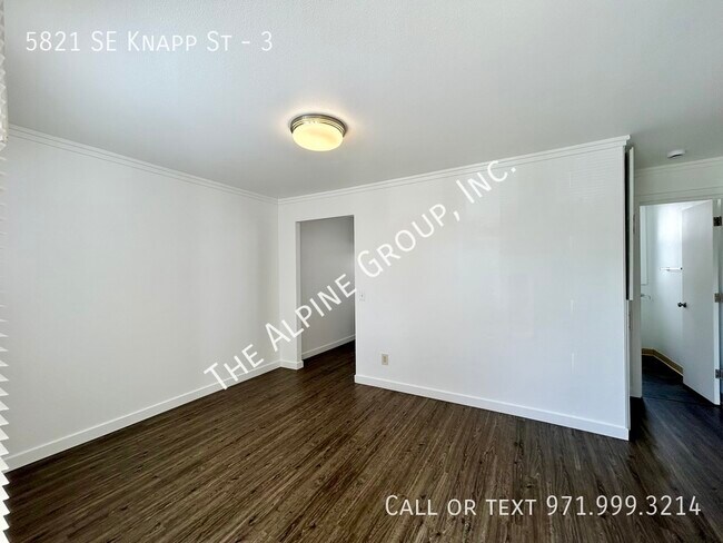 Building Photo - 5821 SE Knapp St