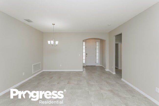Building Photo - 10519 Scenic Hollow Dr