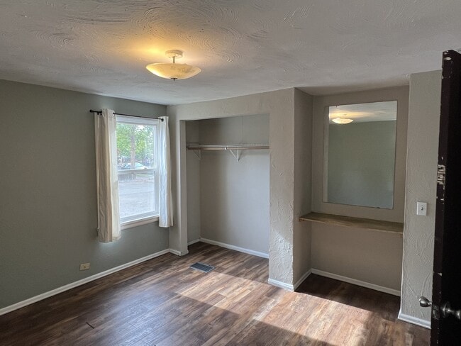 Building Photo - 347 Hill Ave