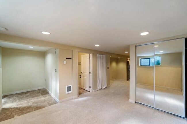 Building Photo - 0 bedroom in Seattle WA 98177