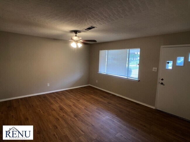 Building Photo - Updated 3 BR Ridgeland Ranch