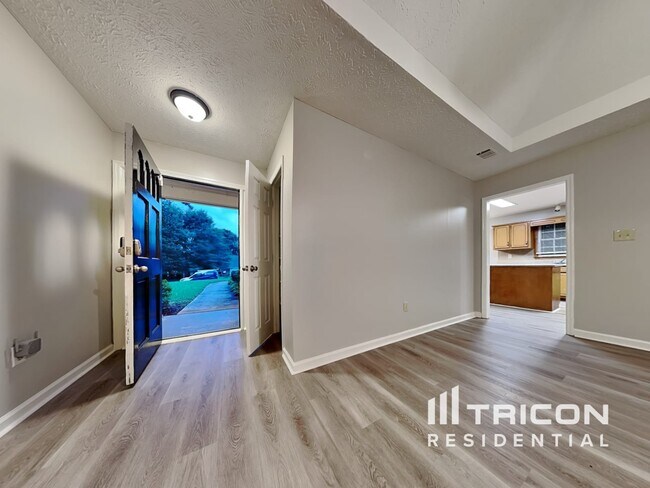 Building Photo - 1020 Plantation Ct SE