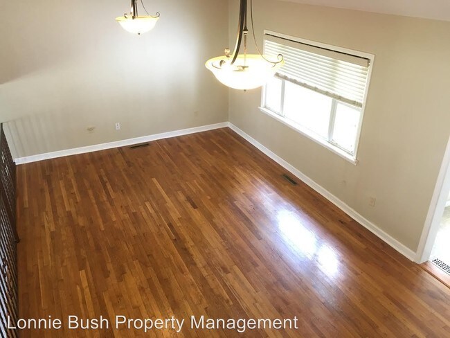 Building Photo - 3 br, 1.5 bath House - 653 Spooner Rd