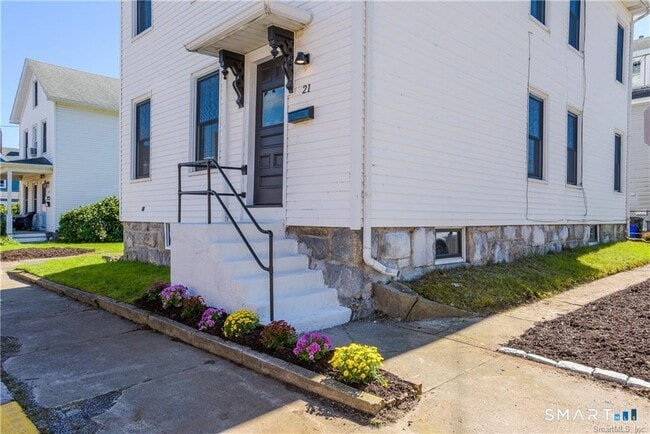 Building Photo - 21 Bayview Ave