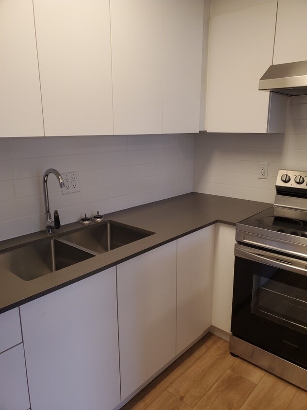 Primary Photo - 430 Stewart Ave