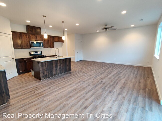 Building Photo - 3 br, 2.5 bath House - 386 Bedrock Loop