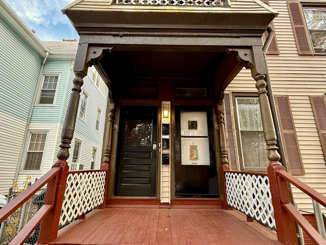 Photo - 37 Hotchkiss St