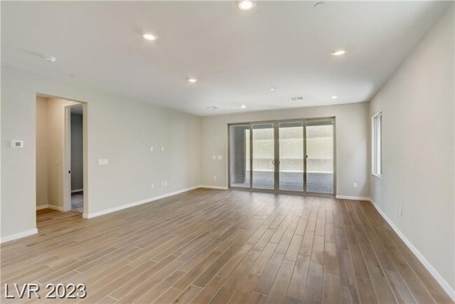 Building Photo - BEAUTIFUL 4 BEDROOM PROPERTY IN GATED COMM...