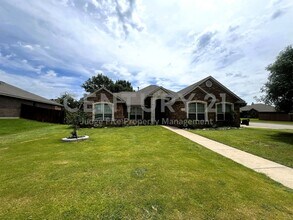 Building Photo - 710 Wolf Creek