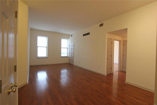 Building Photo - 3902 Shenandoah Ave
