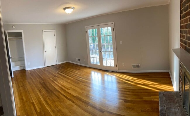 Building Photo - 3 Bedroom Home in Lynchburg