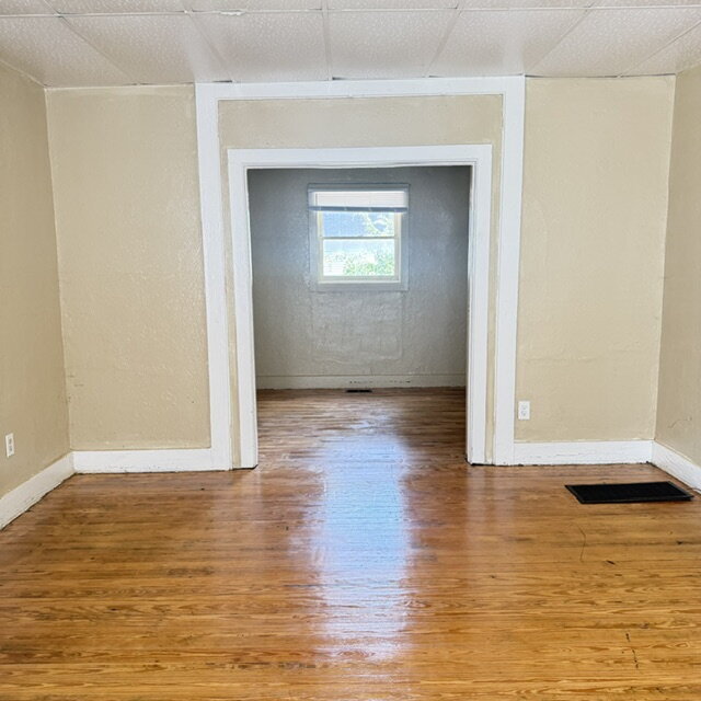 Building Photo - 2 Bedroom Eastside Home