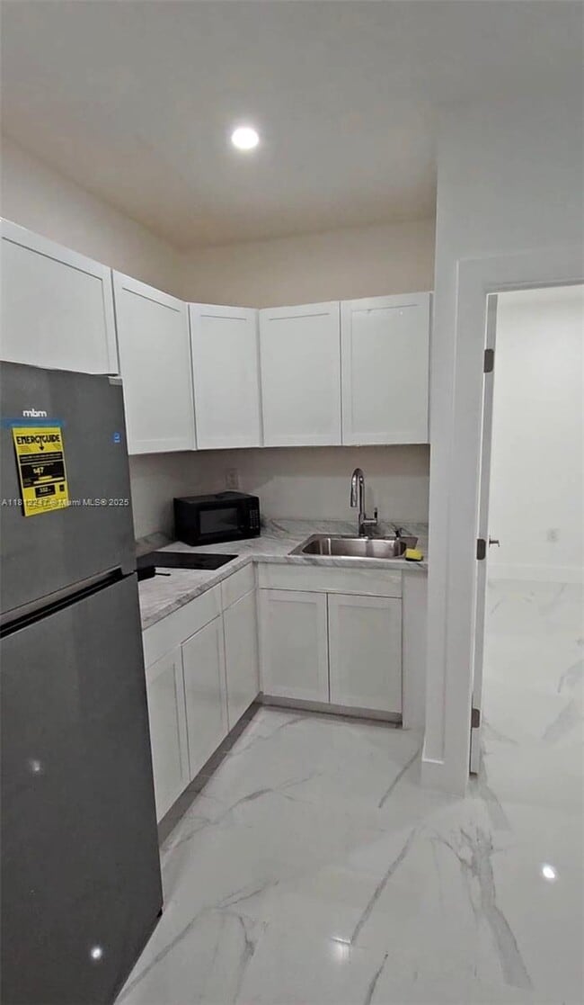 Building Photo - 10825 SW 145th Pl