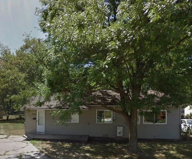 Building Photo - 32327 Kalamazoo Ct