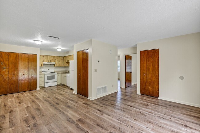 Foto del edificio - Charming 2-Bedroom Apartment for Rent – Great Location in Ocala! Deposit-Free Move-In Available!